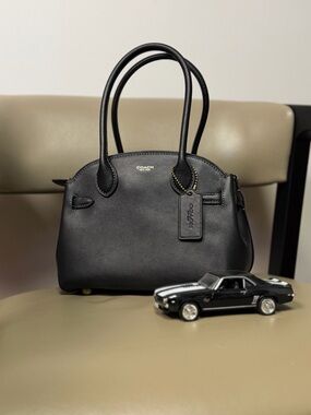 Coach Empire 21 Black